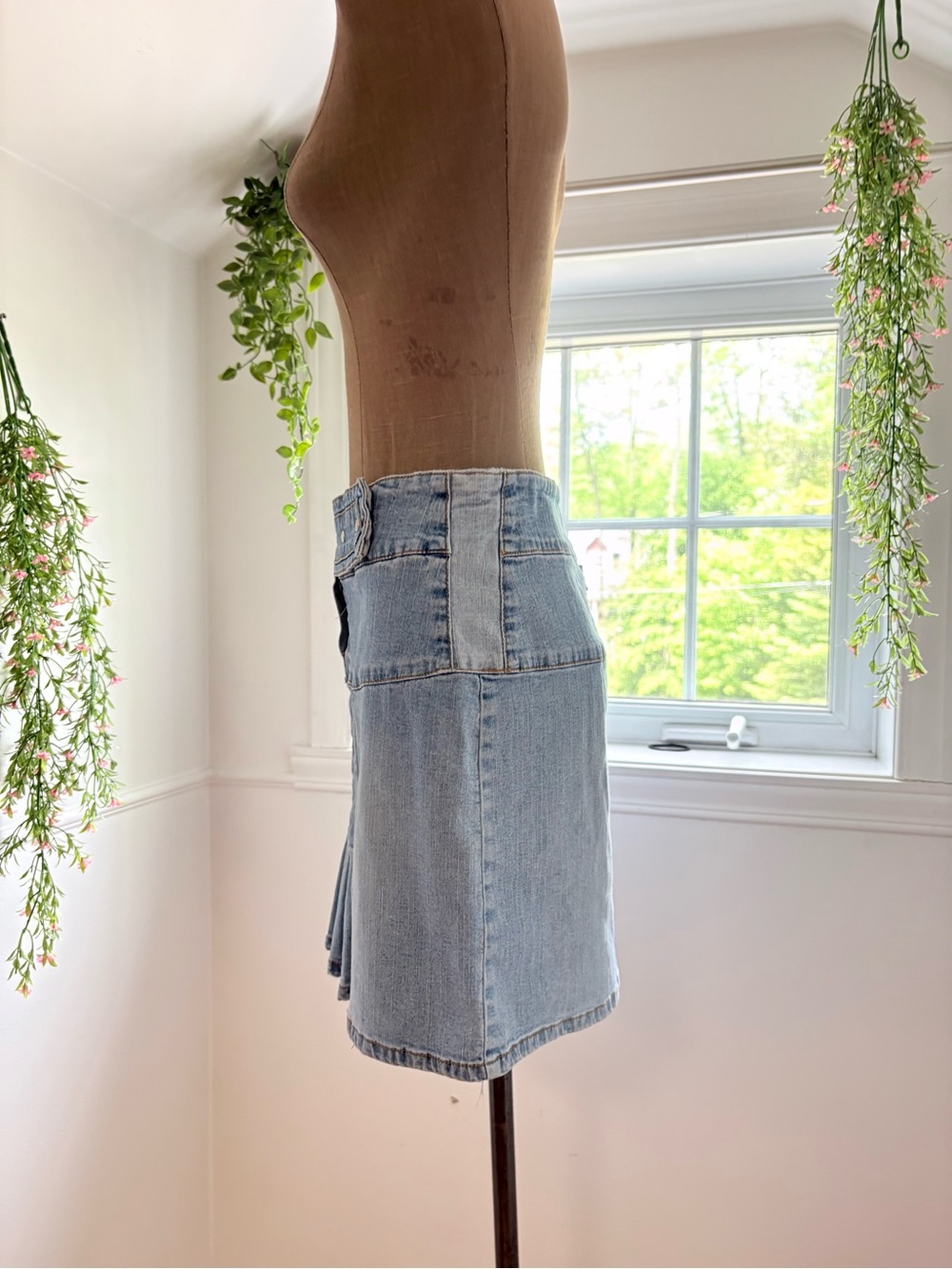 XOXO Light Blue Denim Pleated Mini Skirt - Picture 2 of 4